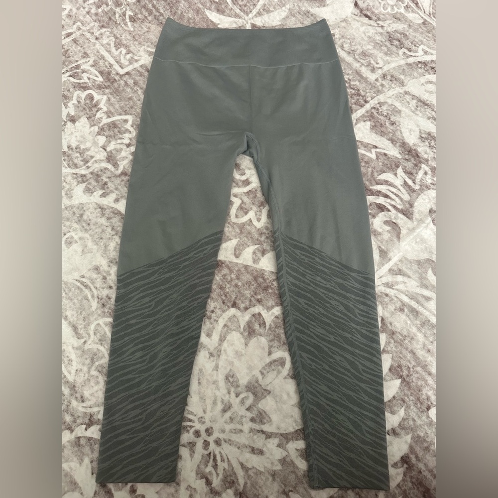 Fabletics Gray Textured Leggings
